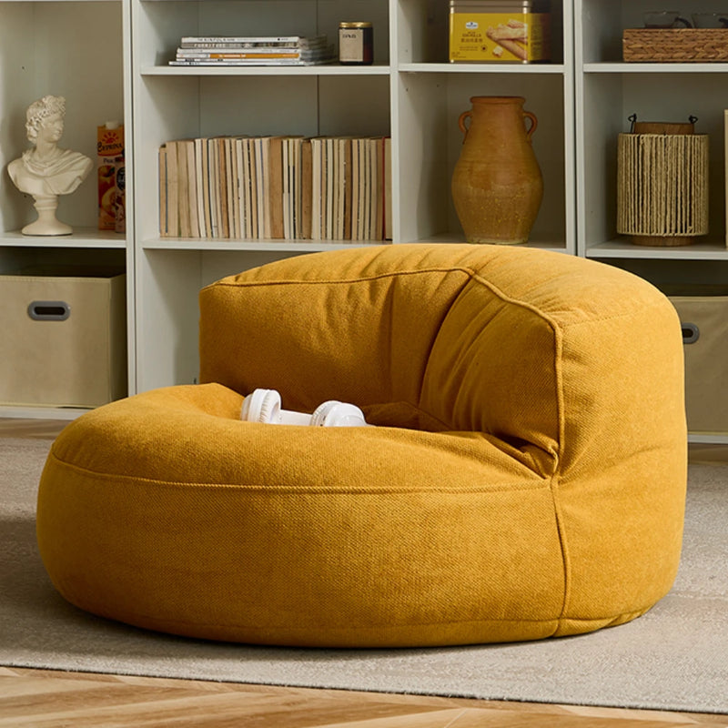 Fauteuil de couleur moutarde