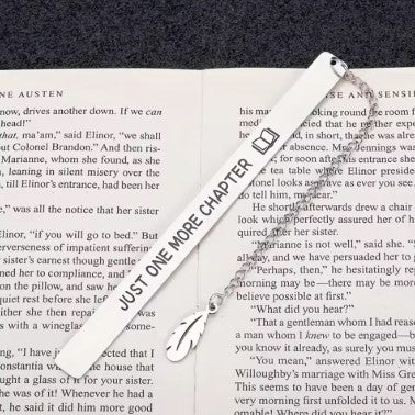 Marque page "Just one more chapter"