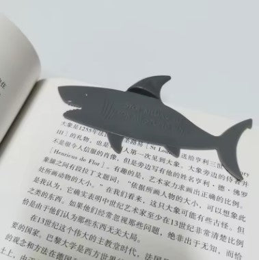Marque page requin "Stop killing me"
